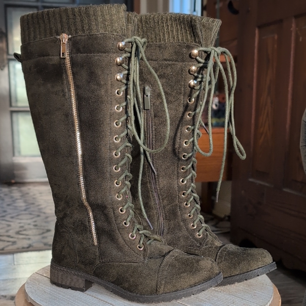 Stylish Lace-Up Olive Boots with Knit Cuff